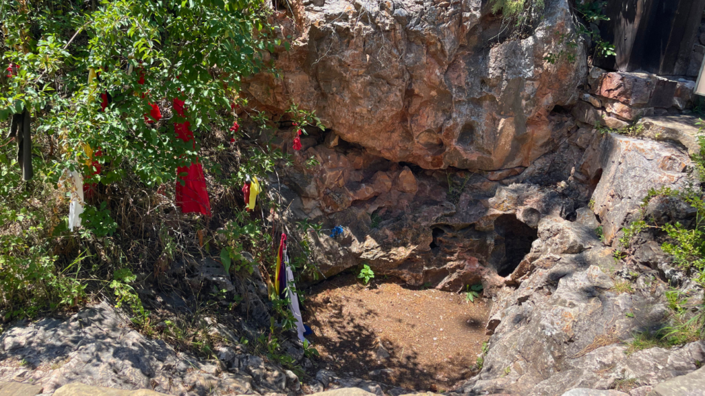 Wind Cave natural entrance